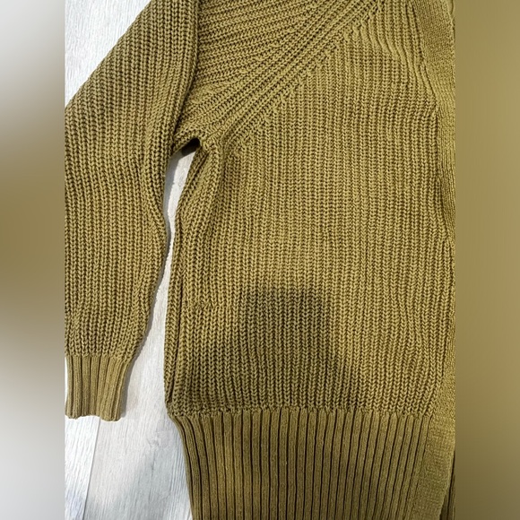 Urban Outfitters Cable Knit Sweater With Pockets - Picture 2 of 4